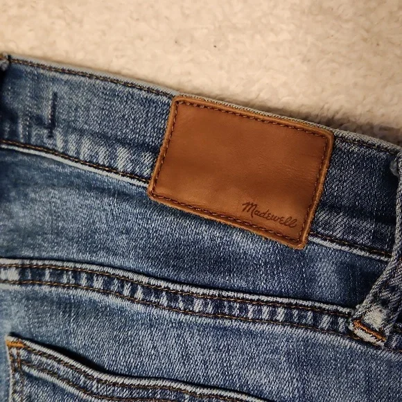 Madewell 9" High Rise Skinny Jeans 26T Distressed Hem - Picture 8 of 11